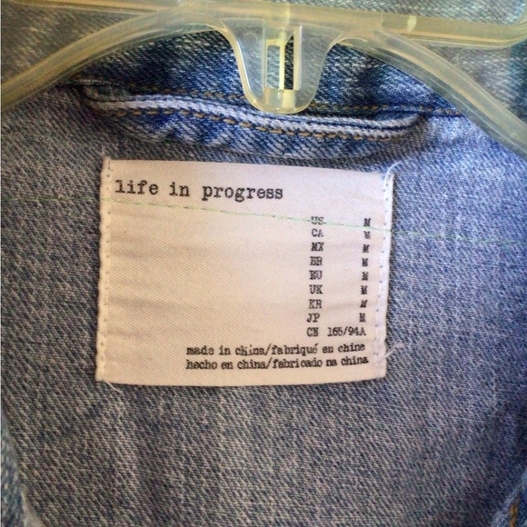 Upcycled denim jacket  decorated with vintage wizard of oz fabric - Picture 7 of 7